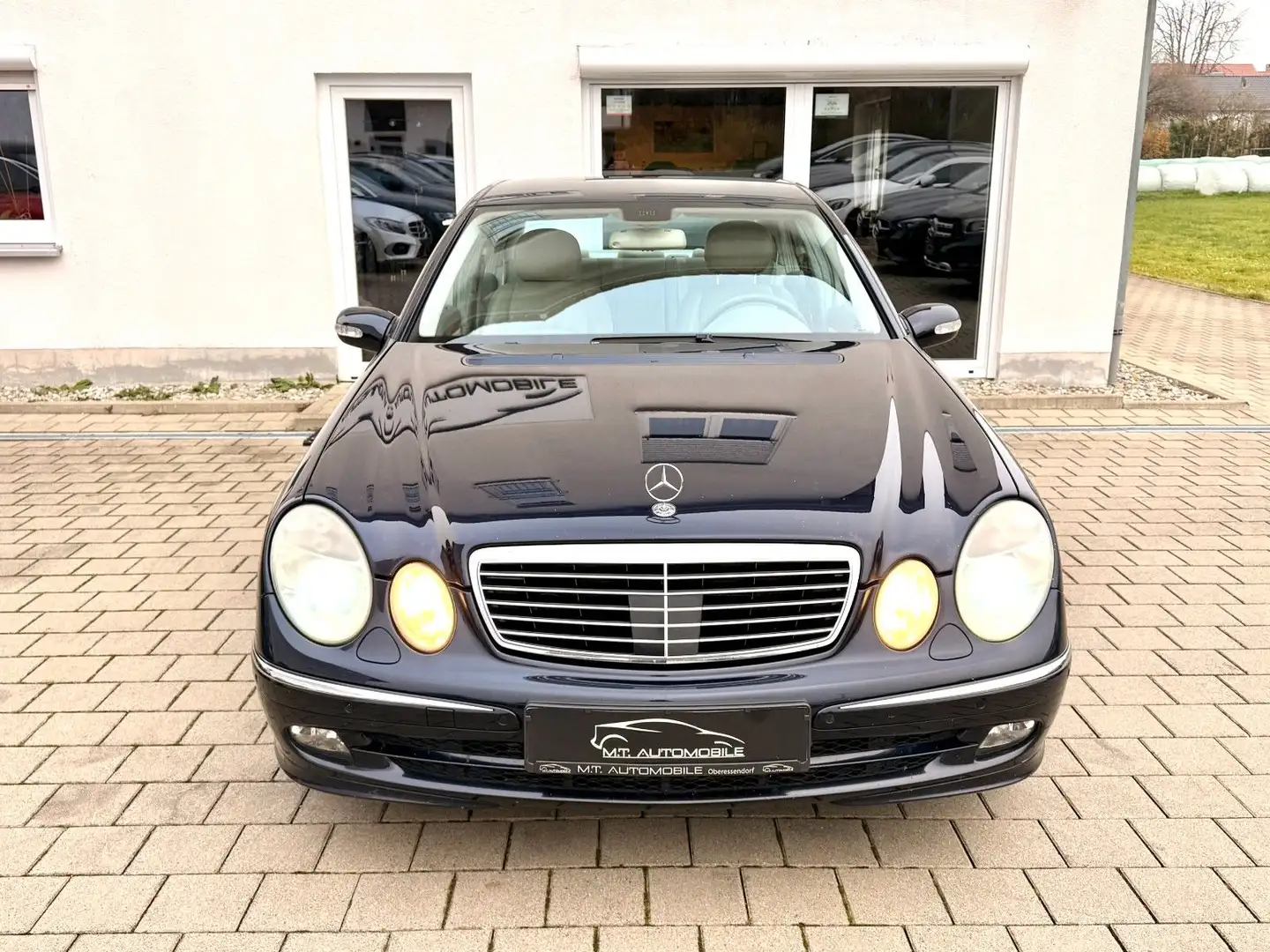 Mercedes-Benz E 320 CDI 4Matic*AIRMATIC*DISTR+*XENON* Blau - 2