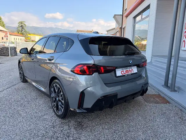 BMW 1 Series view 6