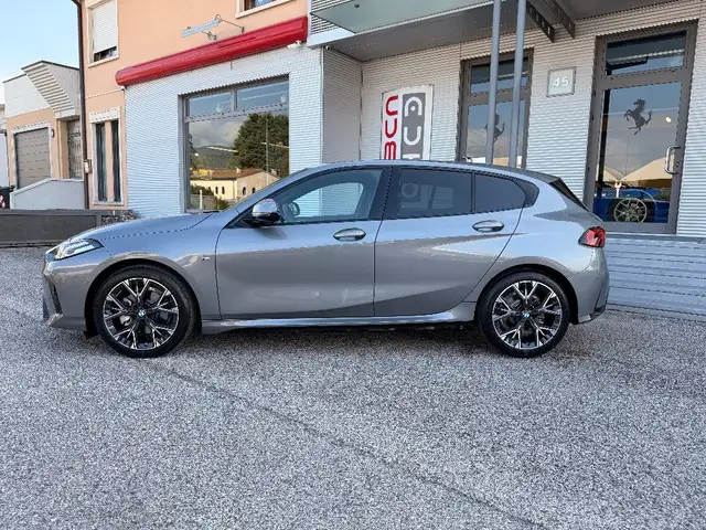 BMW 1 Series view 5