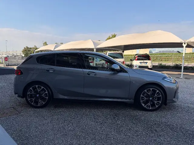 BMW 1 Series view 8