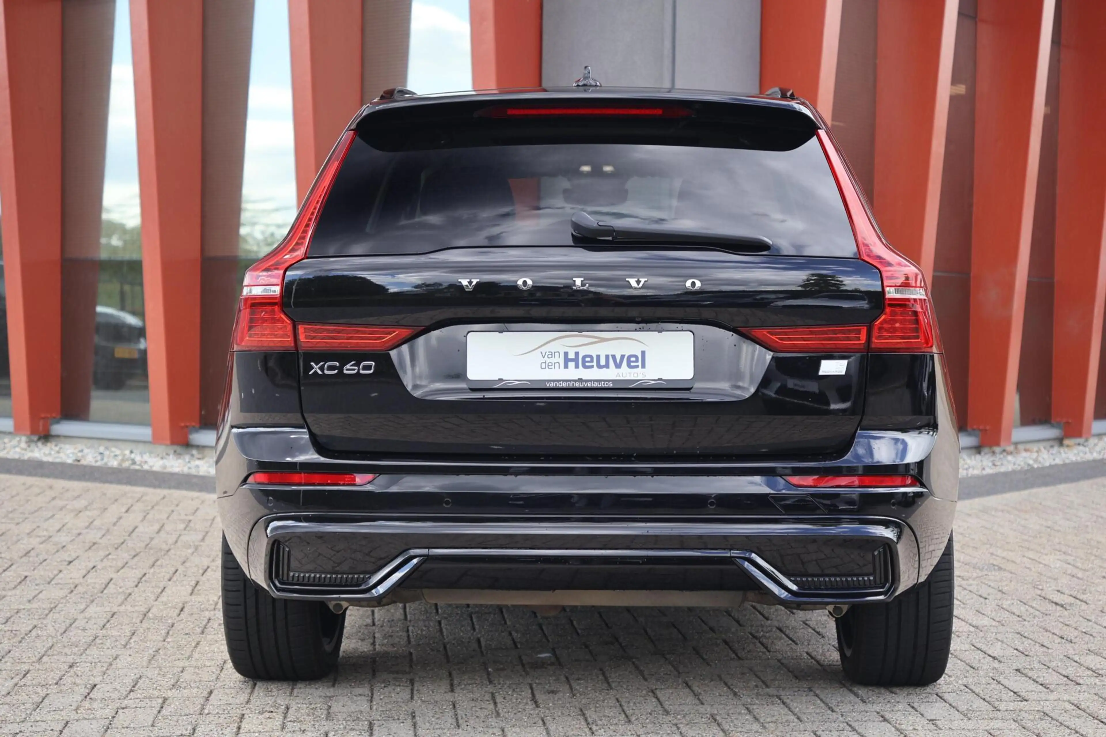 Volvo XC60 T6 Recharge AWD Plus Dark | Stoelverwarming | Park — photo 4
