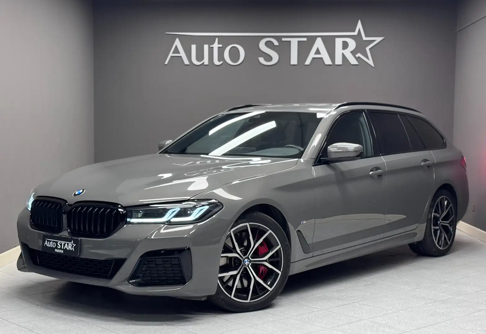 BMW 540 Touring LCI mhev 48V xdrive M-sport Grigio - 1