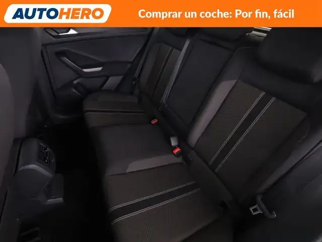 Volkswagen T-Roc view 15