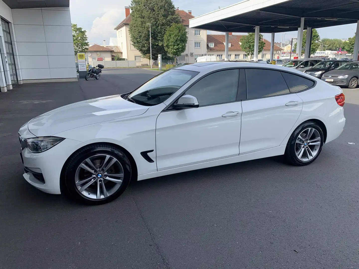 BMW 318 318d Gran Turismo Aut. Bmw servicegepflegt Weiß - 2