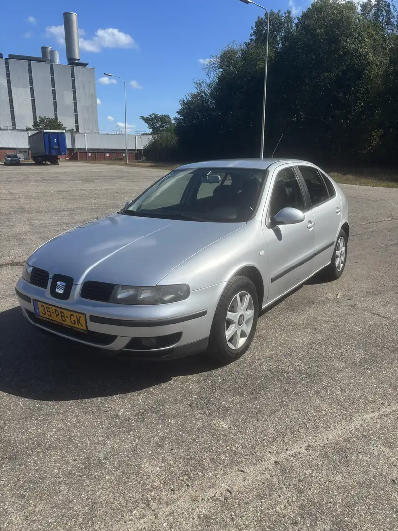 SEAT Leon 1.8-20V Executive Grijs - 1