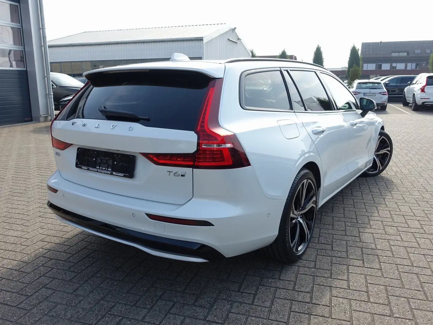 Volvo V60 Plus T6 AWD/AHK/Pano/360°/H&K/Sitzkühlung Weiß - 2