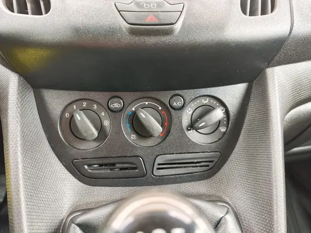 Ford Transit Connect view 10