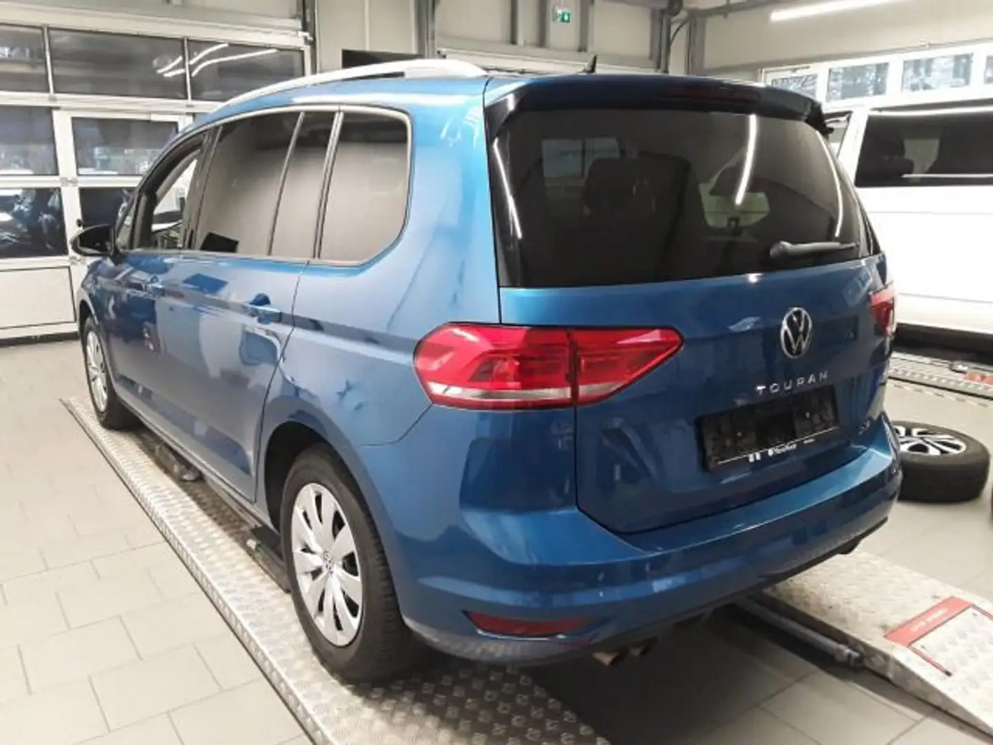 Volkswagen Touran Active 2.0 TDI DSG NAVI AHK ACC RFK SHZ Blau - 2