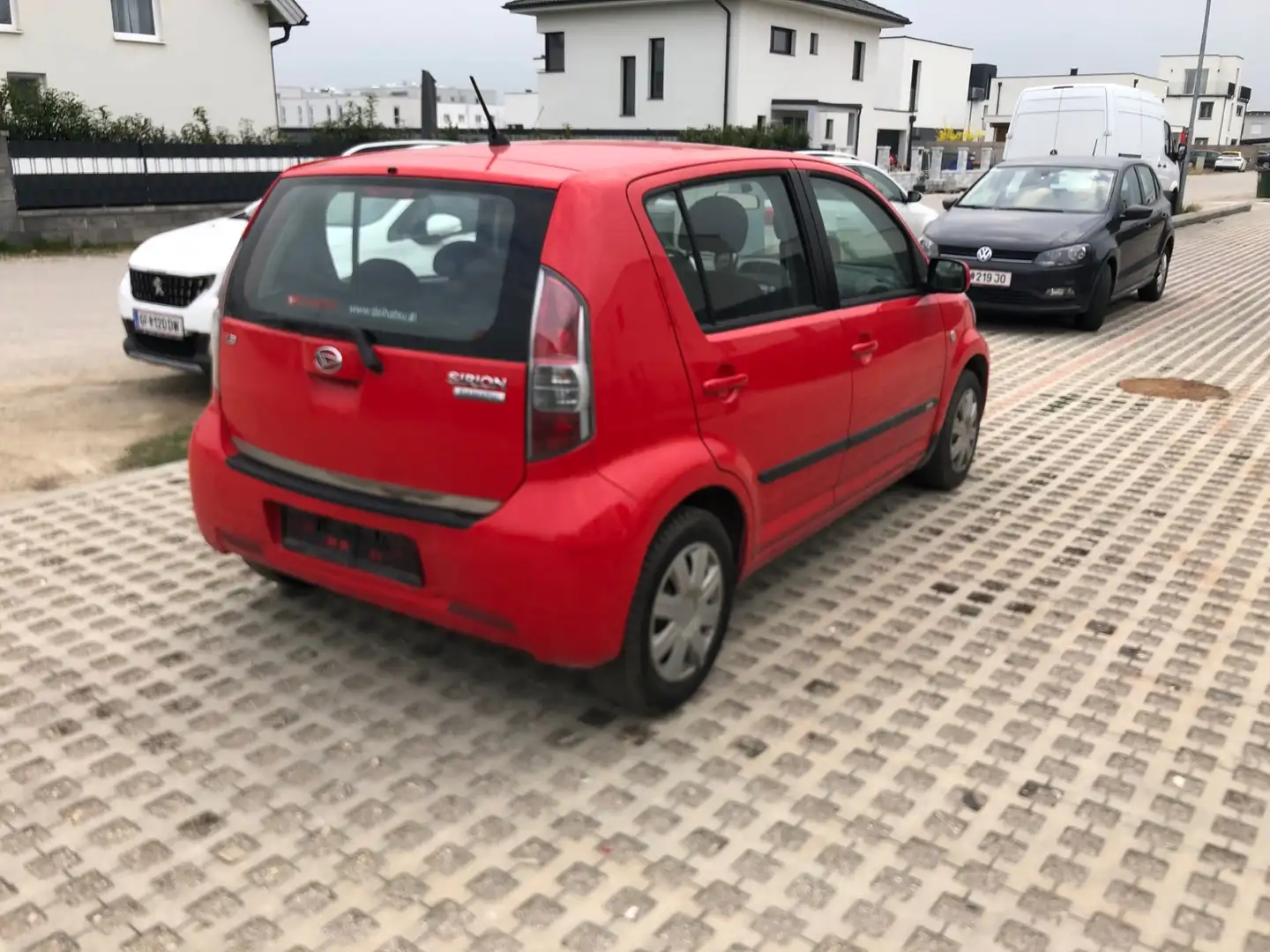 Daihatsu Sirion 1,3 Top Червоний - 2