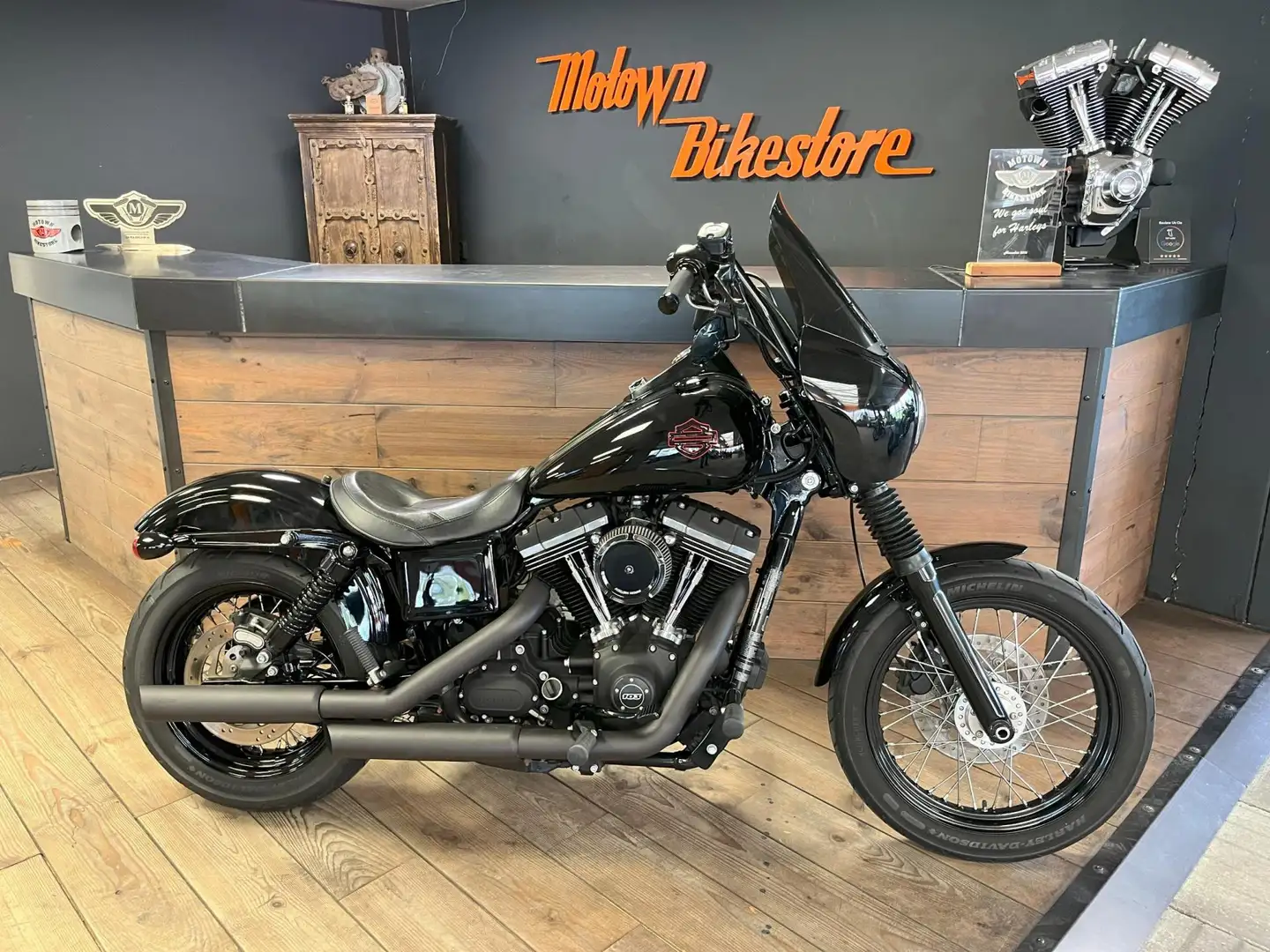 Harley-Davidson Dyna Street Bob FXDB 103 Streetbob CLub Style Black Edition Python Noir - 1