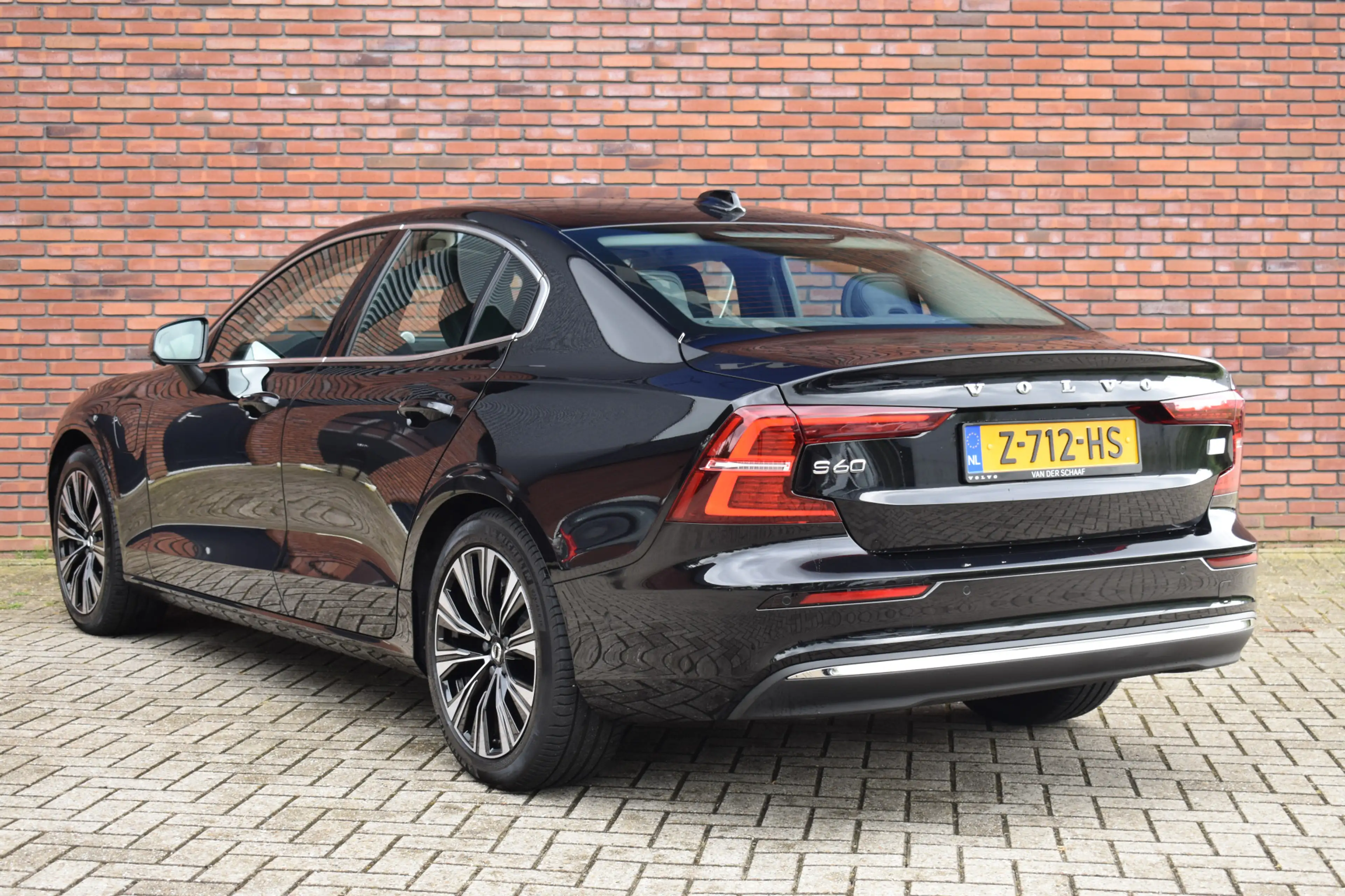 Volvo S60 T6 Recharge 350PK AWD Ultimate Bright | Bowers en — photo 5