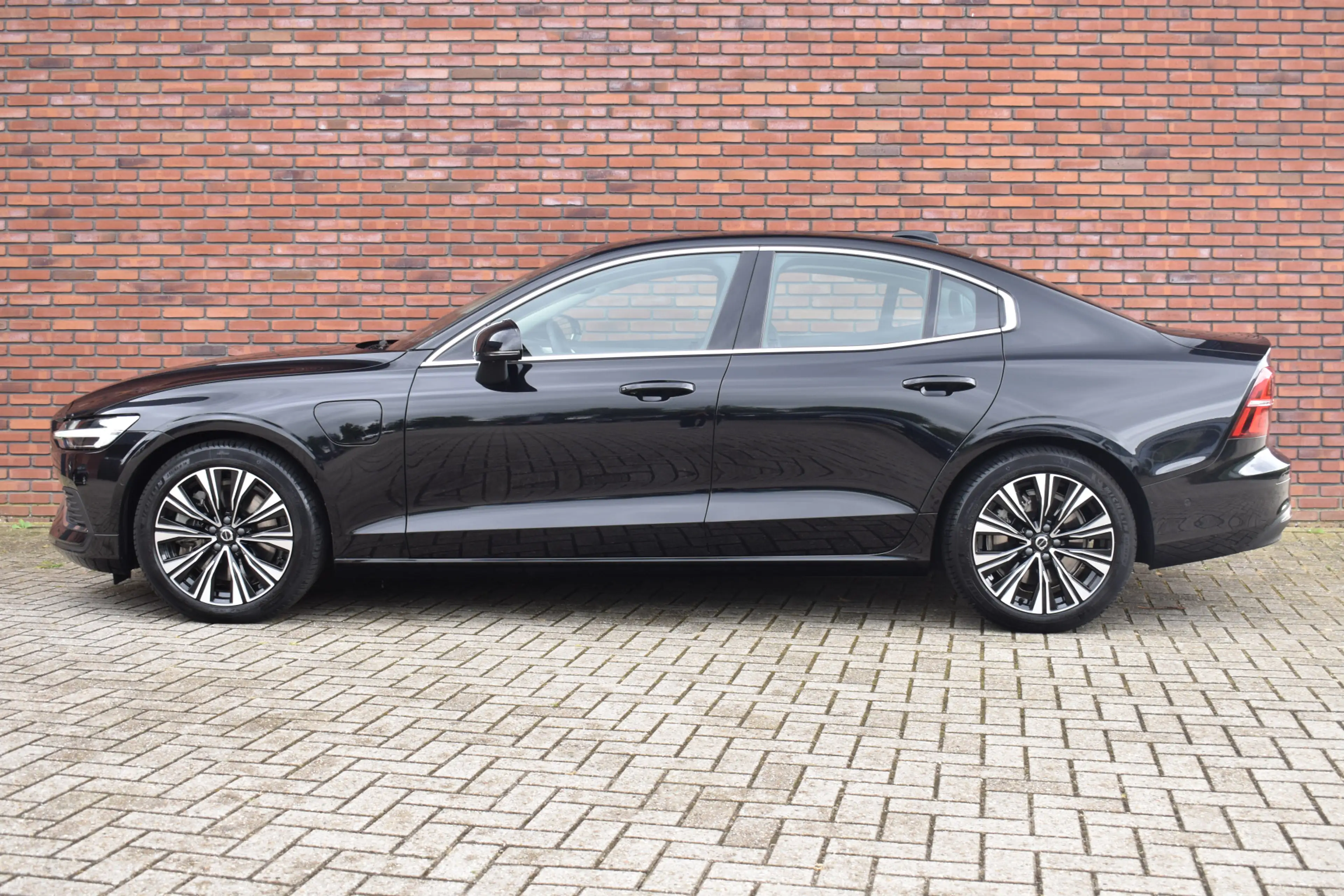 Volvo S60 T6 Recharge 350PK AWD Ultimate Bright | Bowers en — photo 13