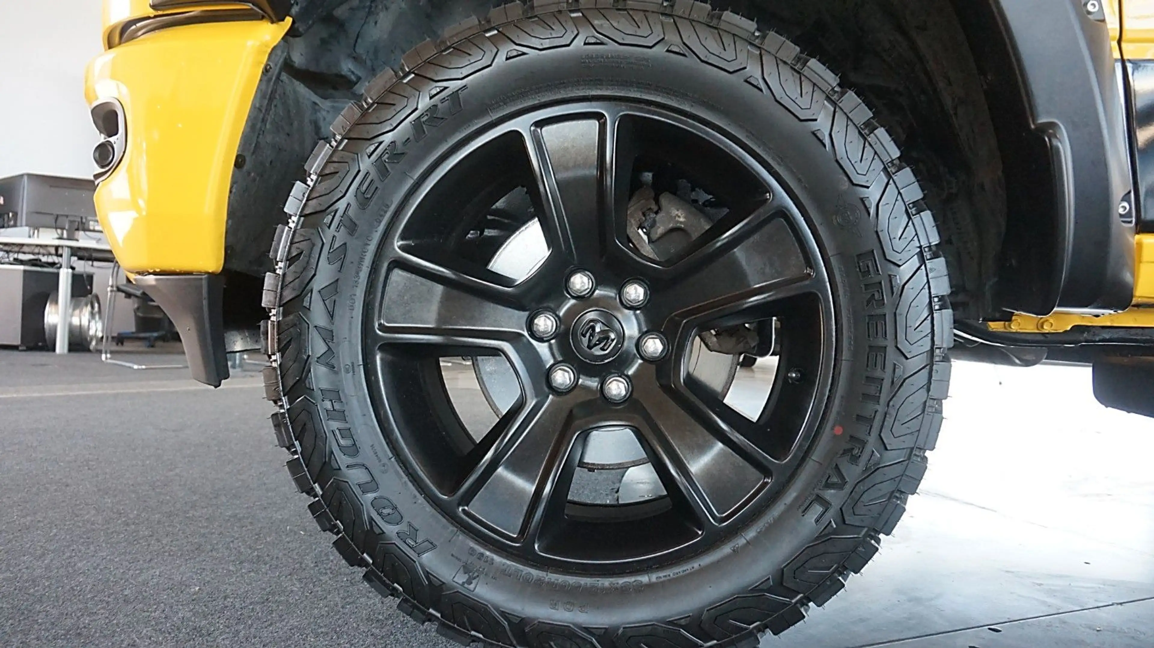 Dodge RAM 1500 HEMI Navi12*Leder*Alu20* Bumblebee* — photo 26