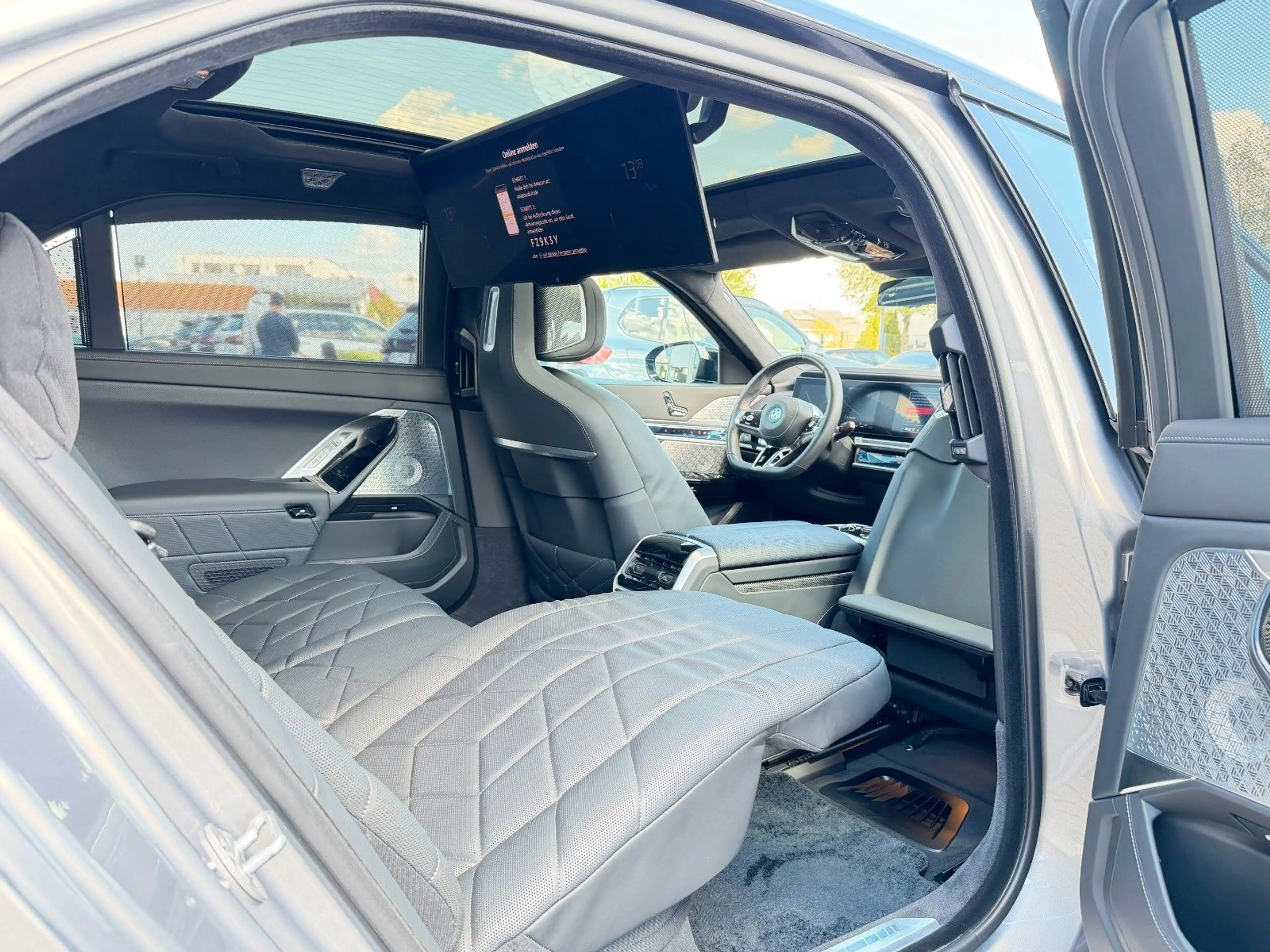 BMW 760 e*xDrive*Two*Tone*Individual*3xTV*SkyLounge* — photo 3