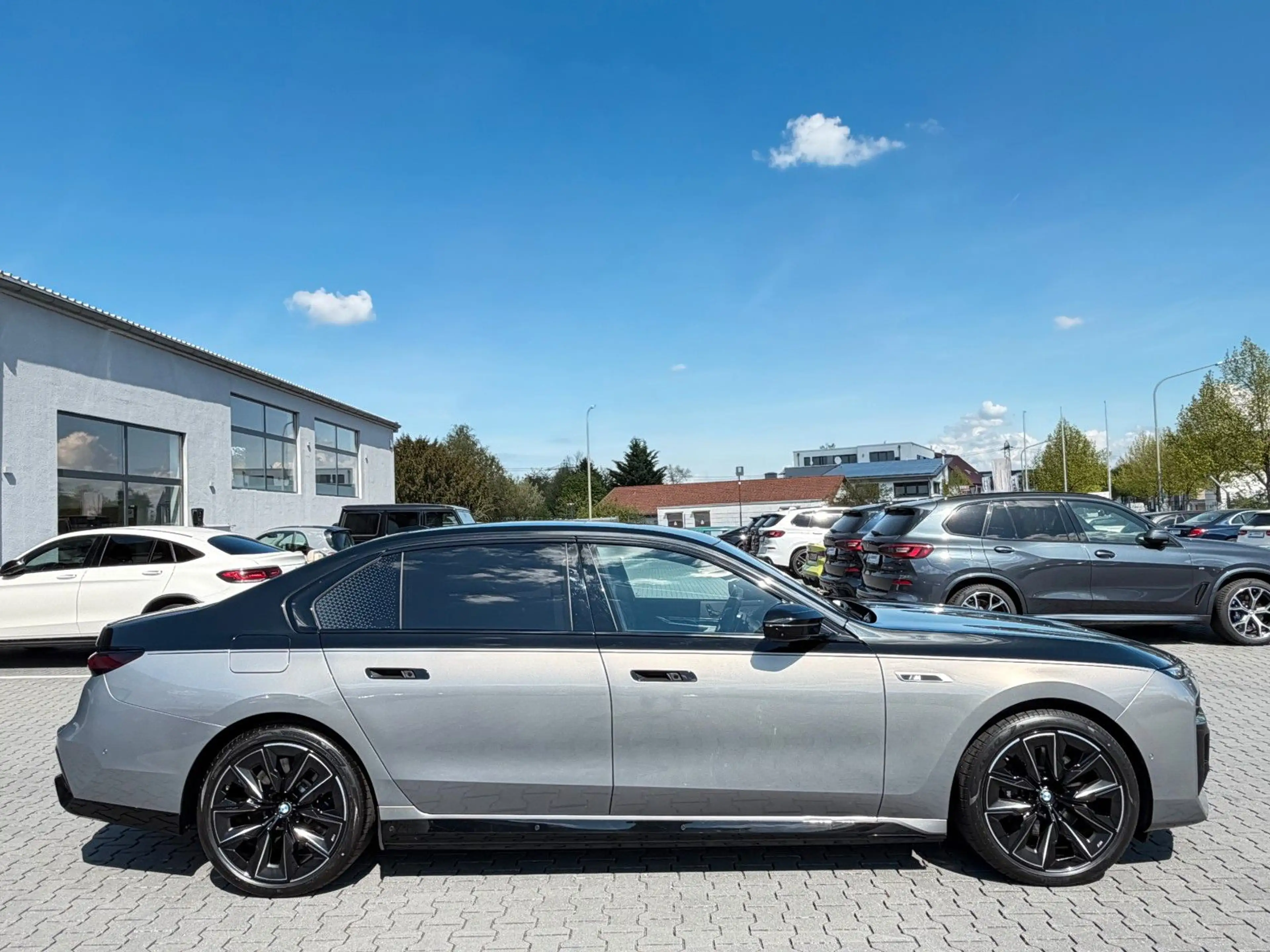BMW 760 e*xDrive*Two*Tone*Individual*3xTV*SkyLounge*