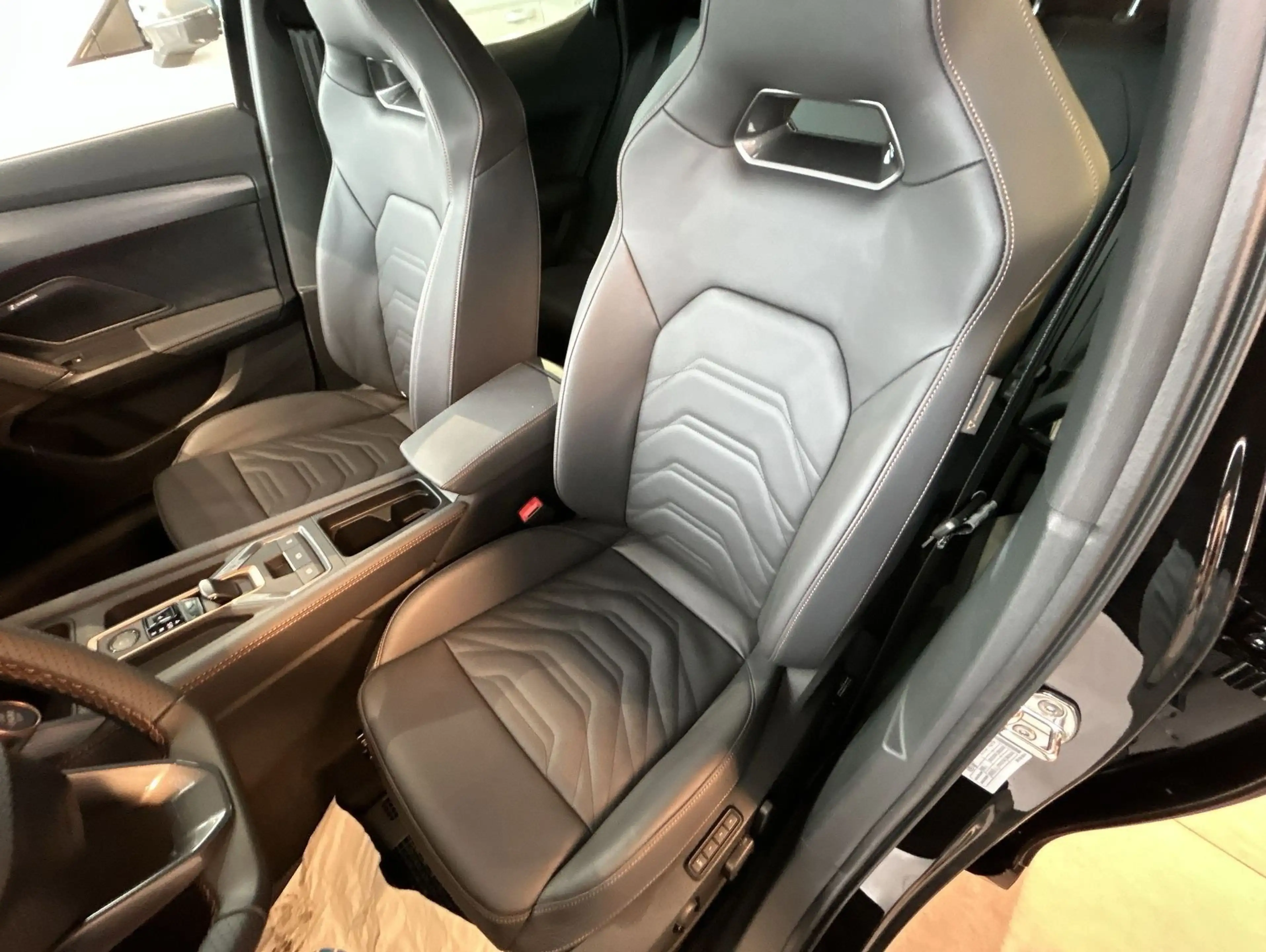 CUPRA Formentor 2.0 TSI 4Drive VZ W Pano Black Matrix — photo 14