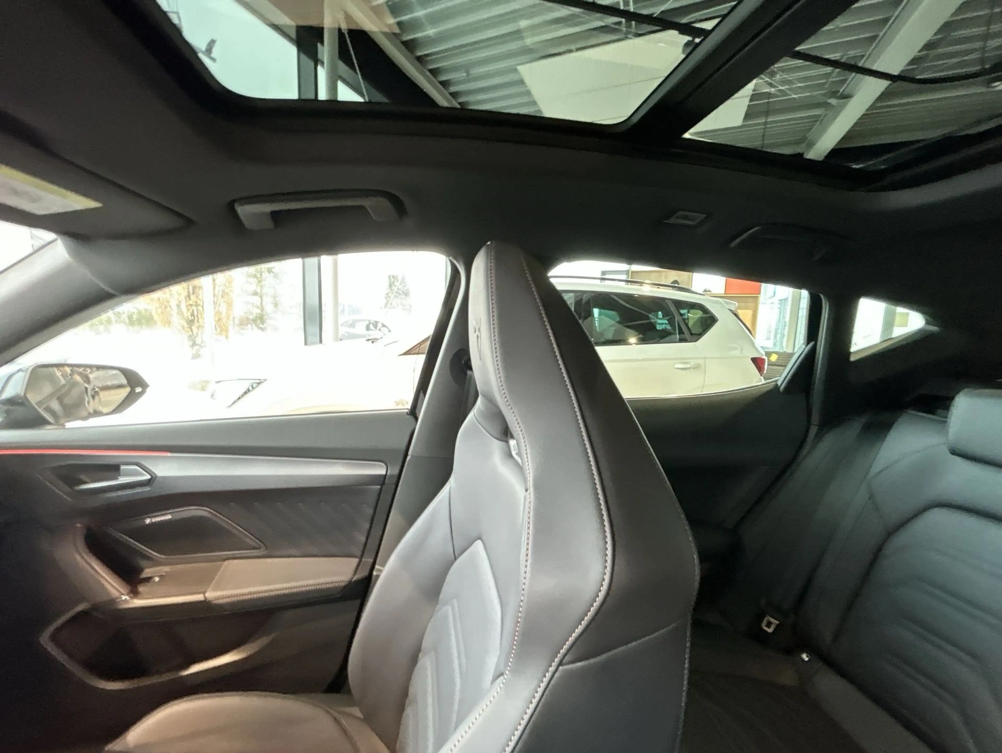 CUPRA Formentor 2.0 TSI 4Drive VZ W Pano Black Matrix — photo 8
