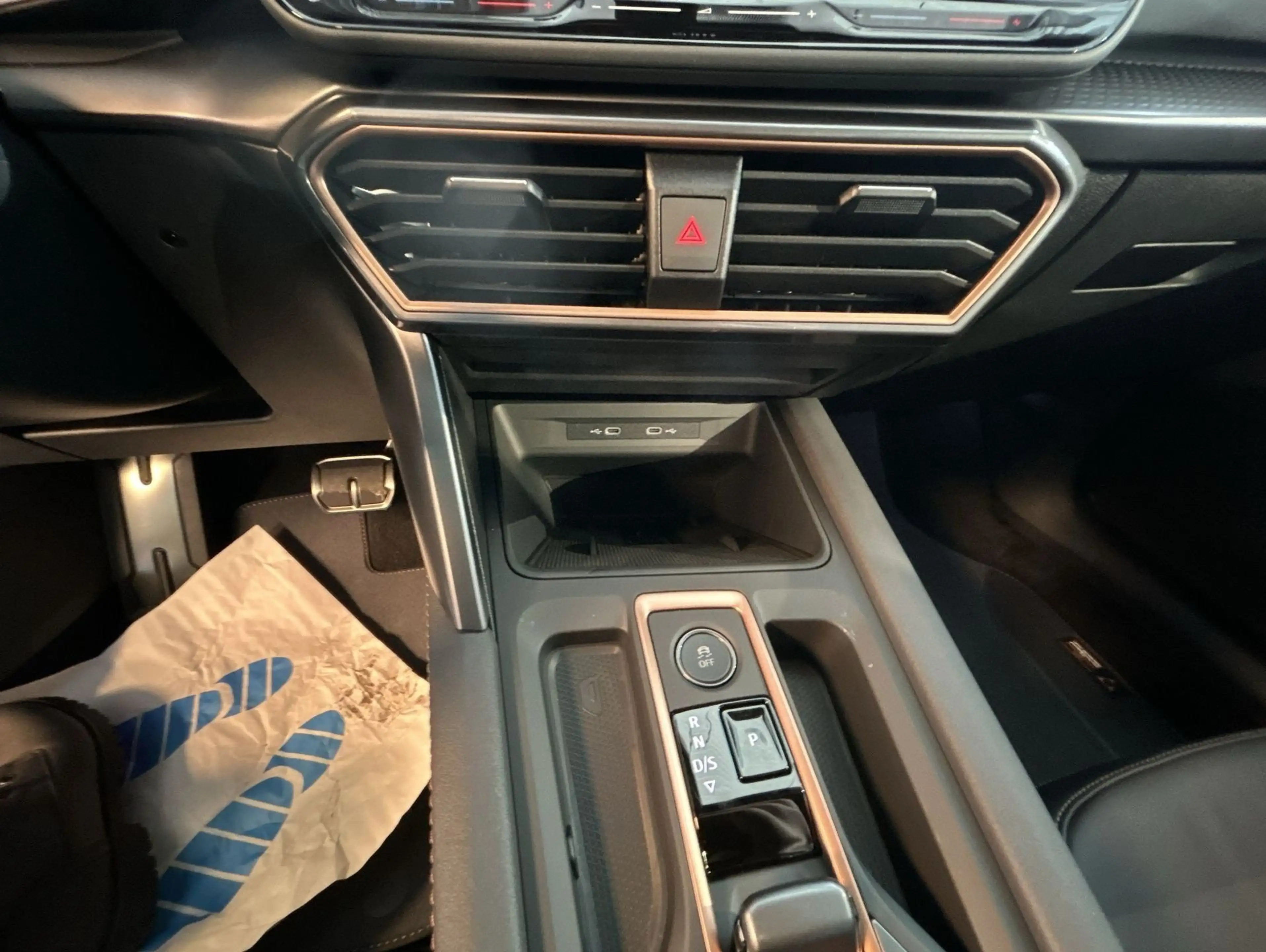 CUPRA Formentor 2.0 TSI 4Drive VZ W Pano Black Matrix — photo 13