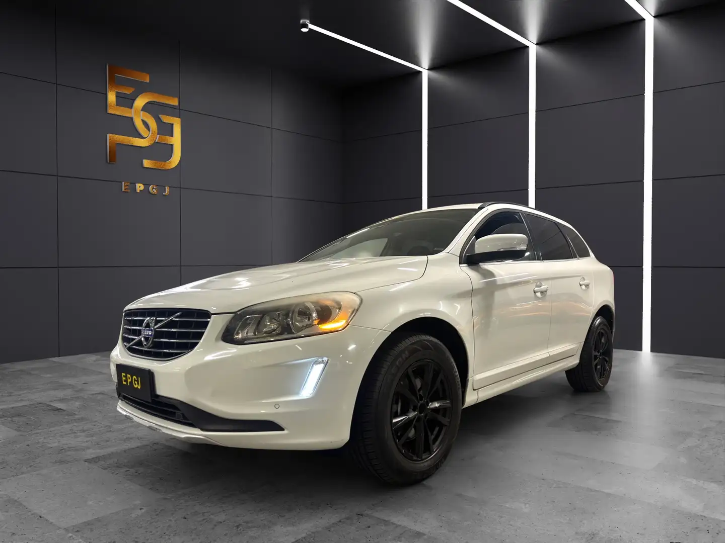 Volvo XC60 2.4 d4 R-design Momentum awd 181cv geartronic - 1
