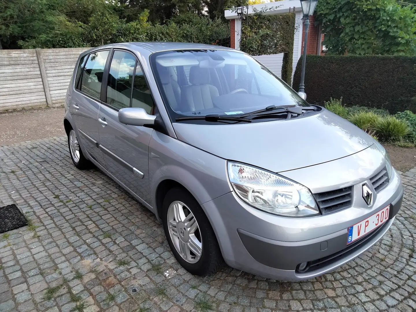 Renault Grand Scenic Grand Scenic 1.9 dCi Luxe Privilege Grijs - 1