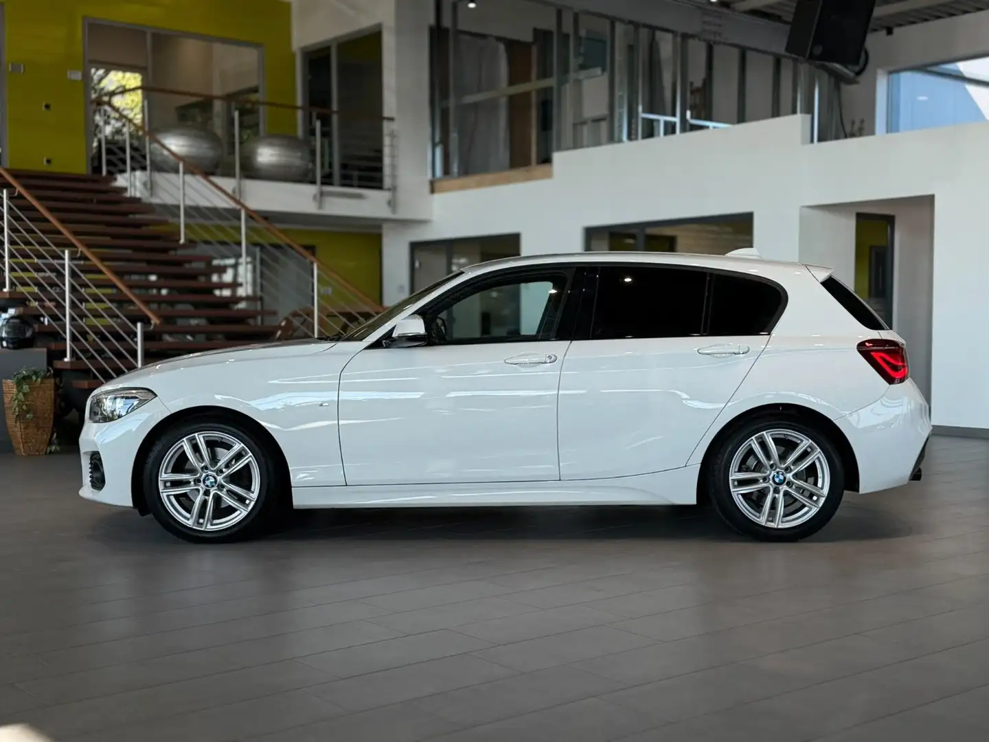 BMW 120 i Edition M Sport*LED*Leder*PDC*SHZ*Navi* Blanc - 2