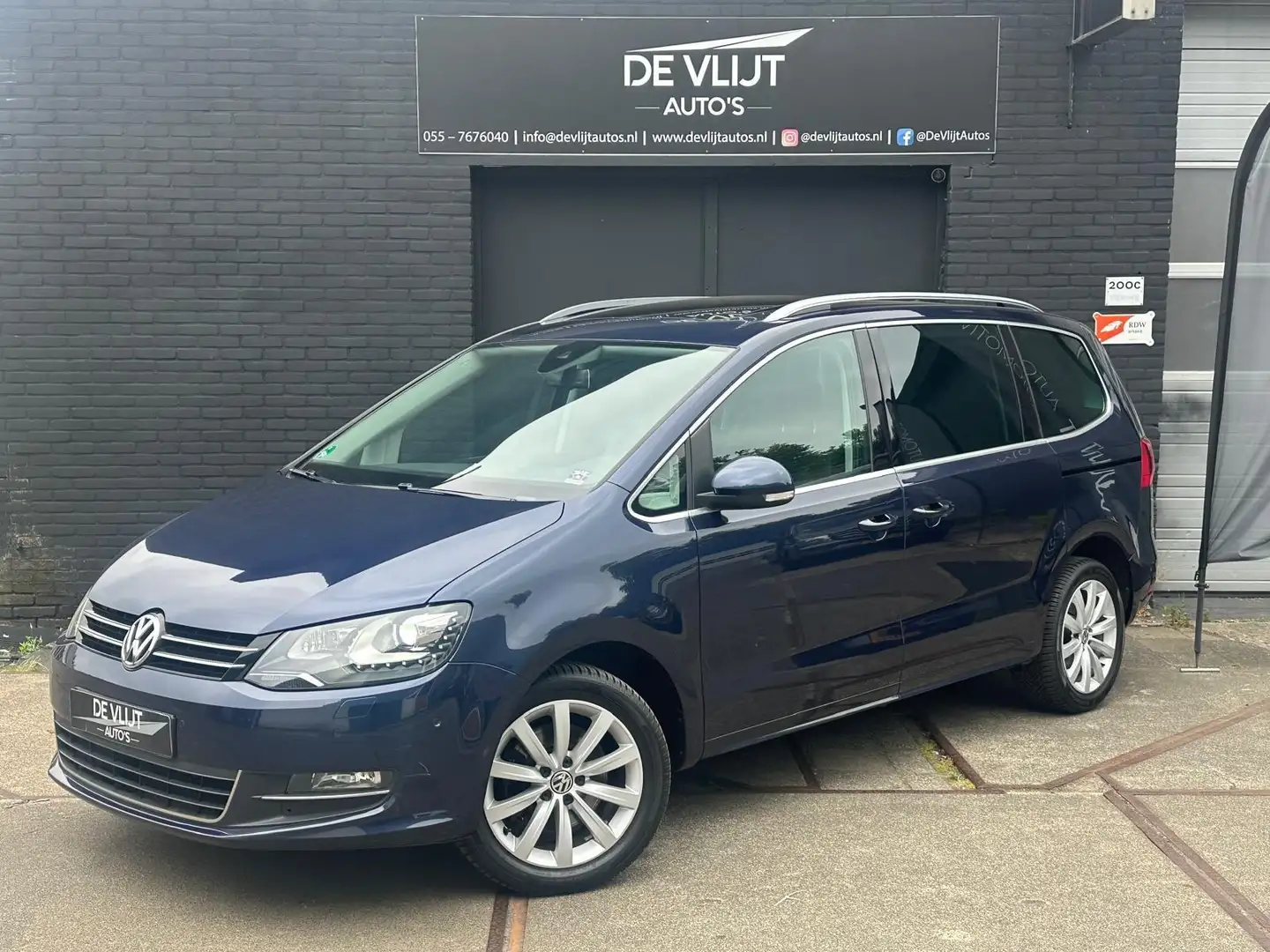 Volkswagen Sharan 2.0 TSI Highline 7p. | Pano | Navi | Trekhaak | Ca Blauw - 2