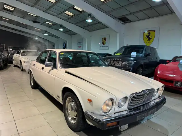 Jaguar XJ6