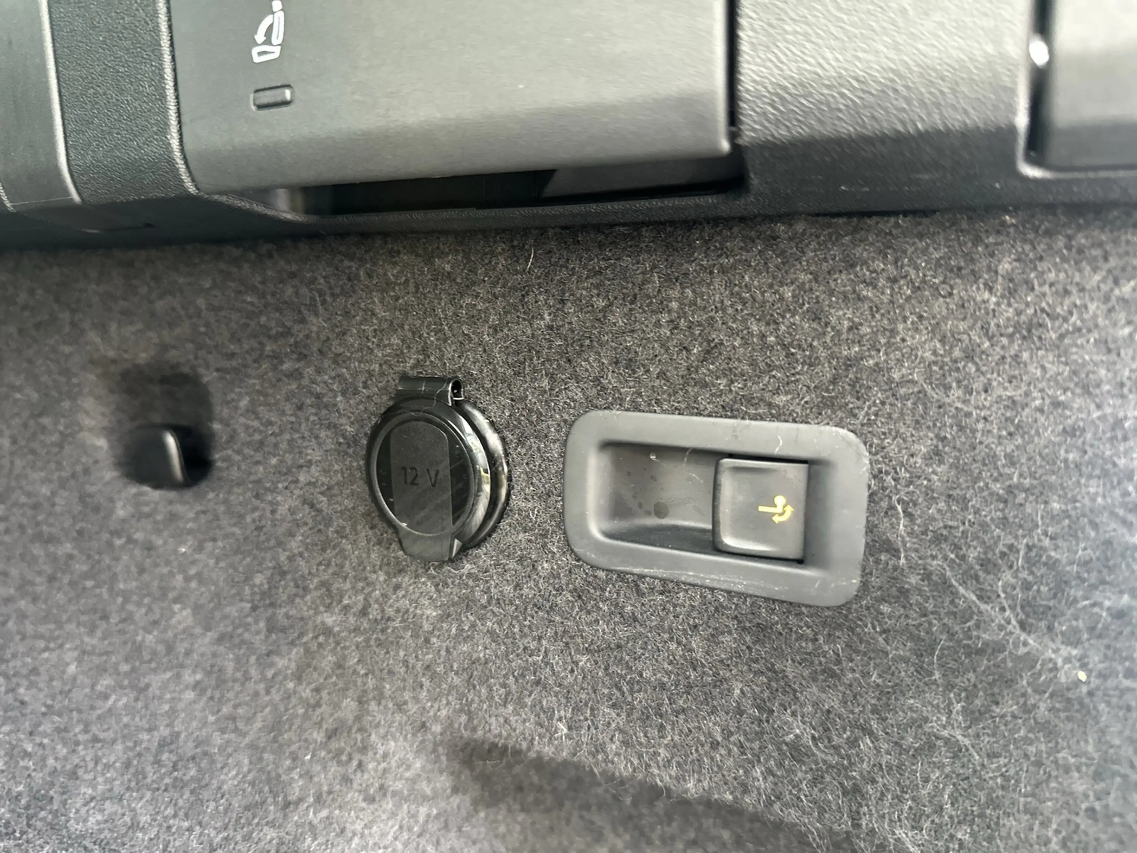 Skoda Kodiaq iV 1.5 TSI e-Hyb. Matrix Leder 360° AHK — photo 12