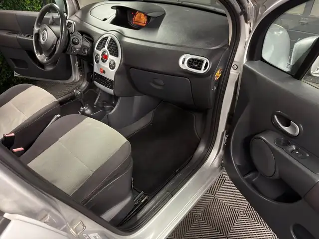 Renault Modus view 10