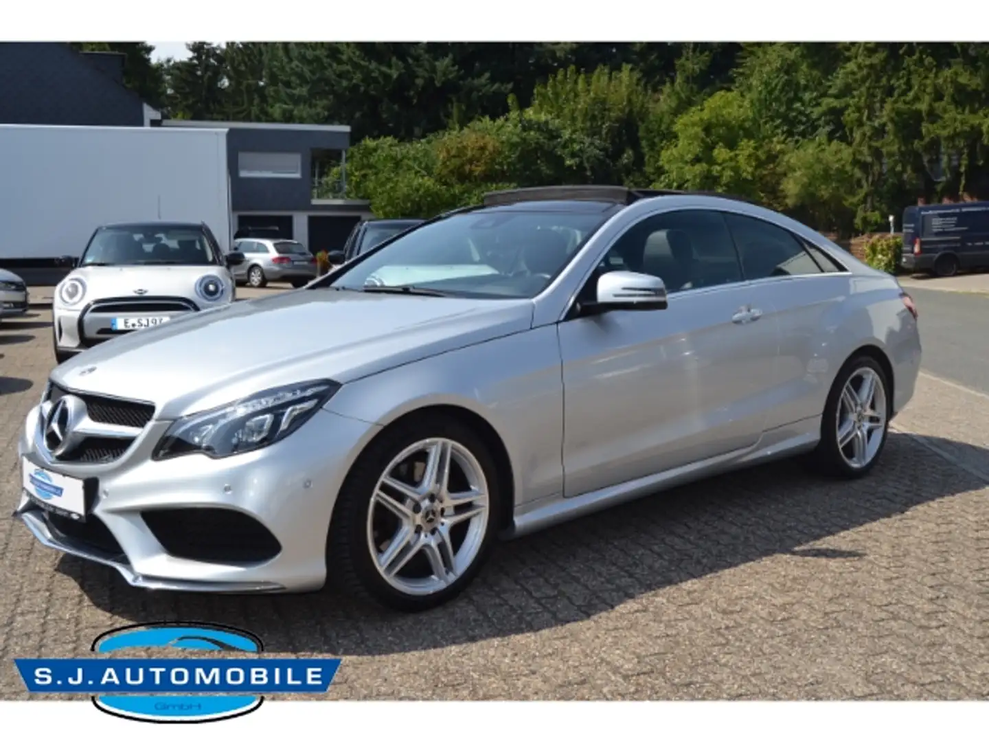 Mercedes-Benz E 200 Coupe CGI Autom. AMG-Line,Navi,Pano,Leder Plateado - 1