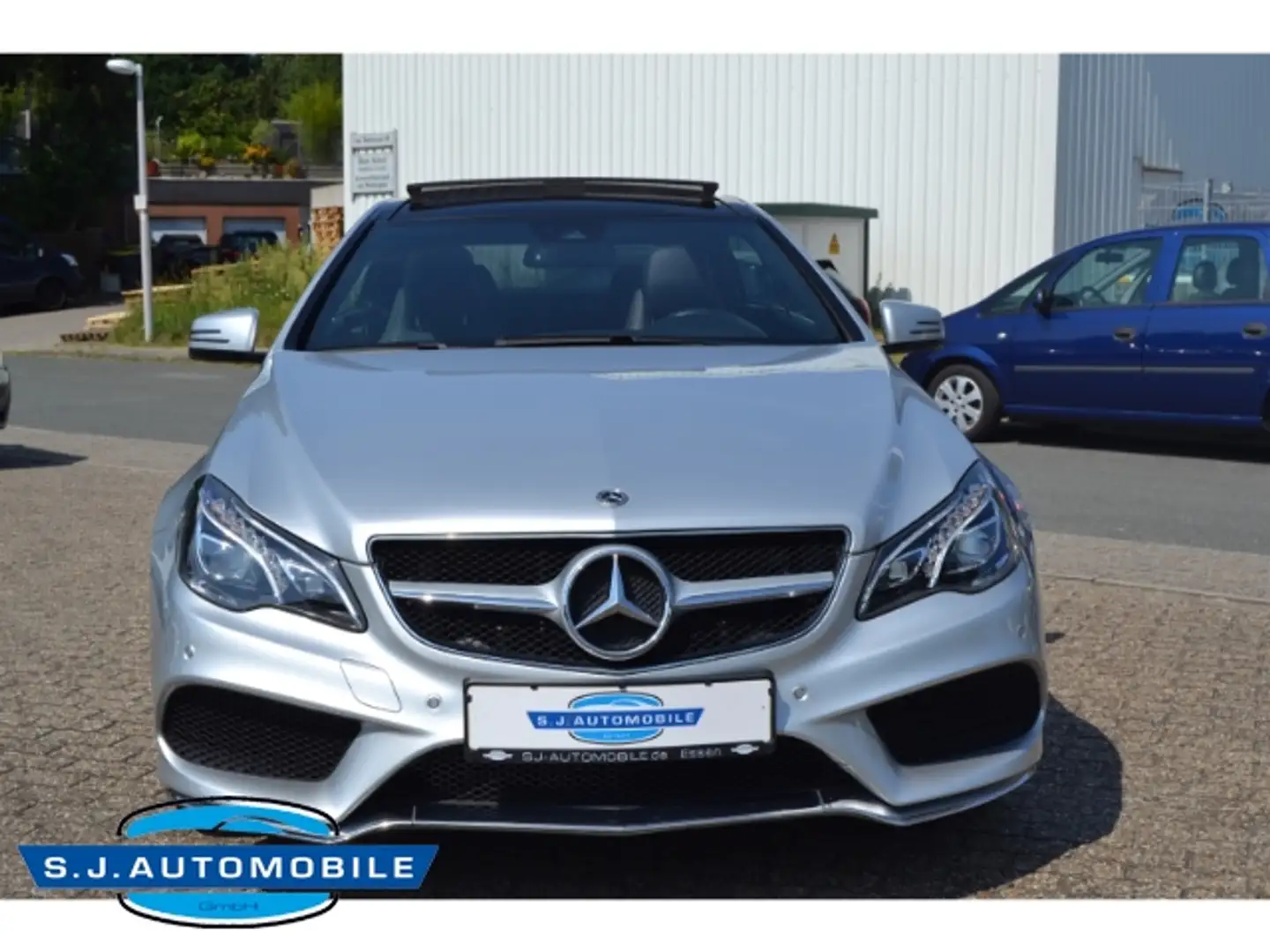 Mercedes-Benz E 200 Coupe CGI Autom. AMG-Line,Navi,Pano,Leder Plateado - 2