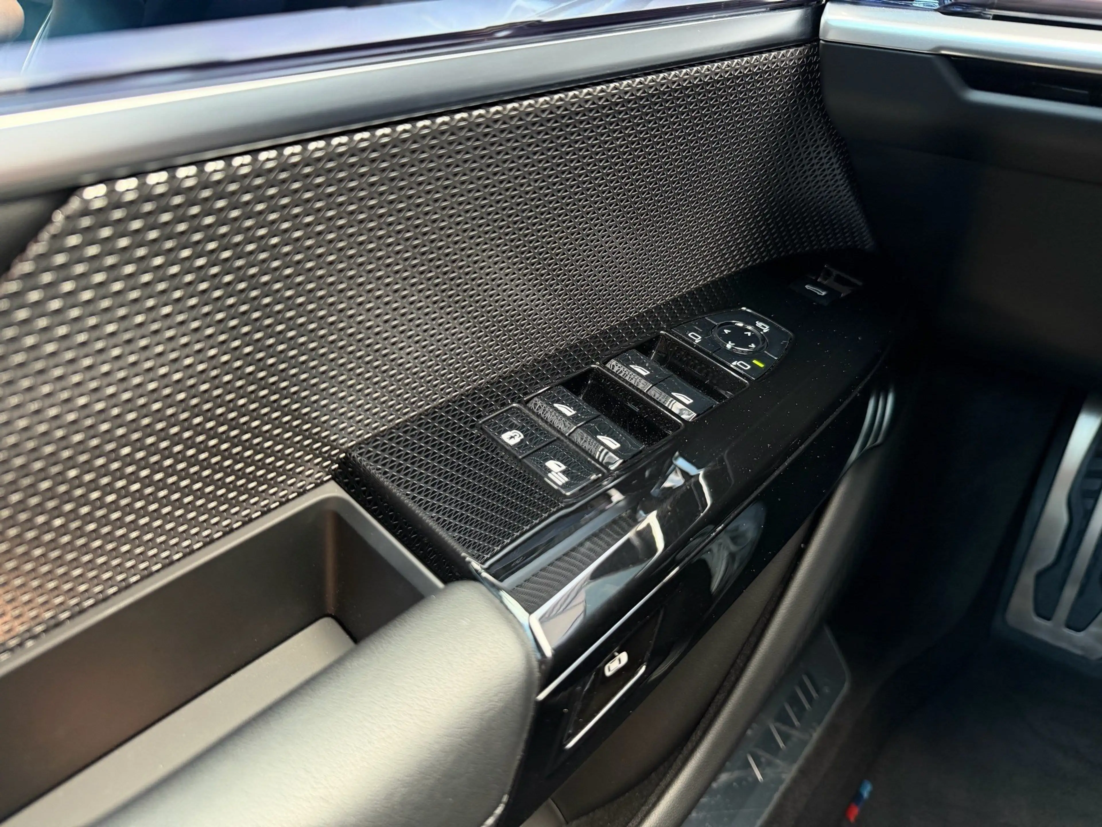 BMW 740 d xDrive M Sport Pro DA/PA Prof AHK Pano B&W — photo 17