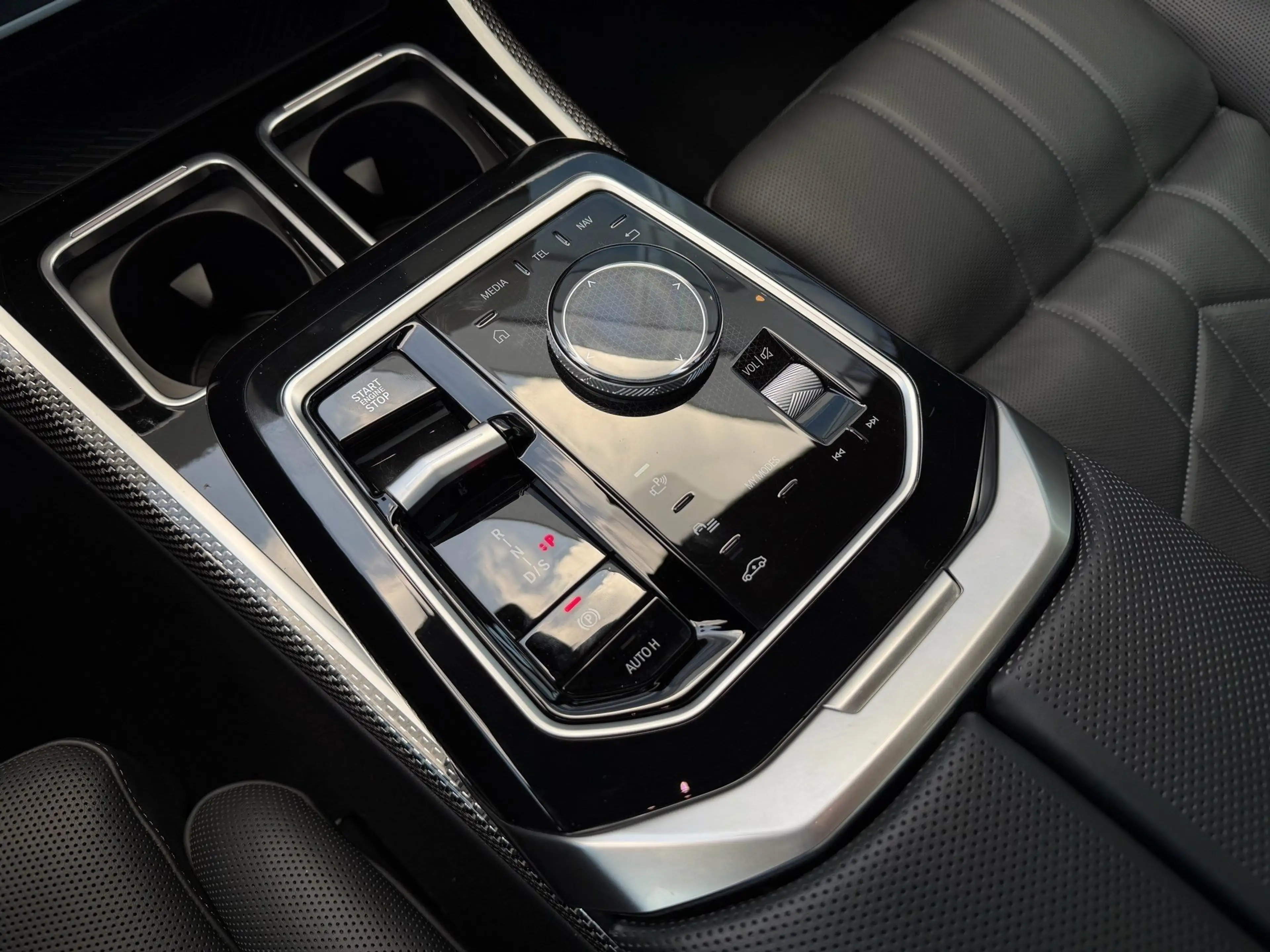 BMW 740 d xDrive M Sport Pro DA/PA Prof AHK Pano B&W — photo 13