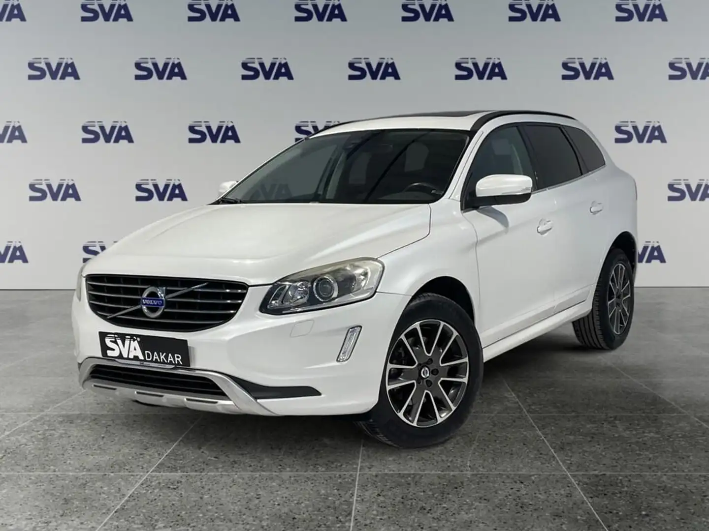 Volvo XC60 2.0 d4 181CV Autom. Momentum Bianco - 1