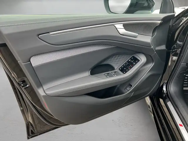 Audi A6 view 7