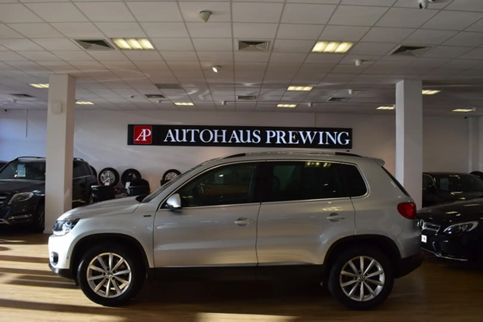 Volkswagen Tiguan Sport & Style BMT NAVI/KAMERA/AHK/1.HAND Argent - 2