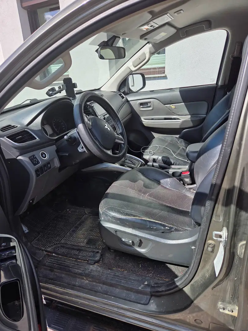 Mitsubishi L200 L 200 2,4 DI-D HP 4WD Doppelkabine Instyle Aut. Instyle Grün - 2
