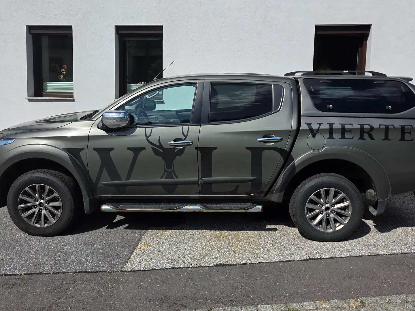 Mitsubishi L200 L 200 2,4 DI-D HP 4WD Doppelkabine Instyle Aut. Instyle Grün - 1