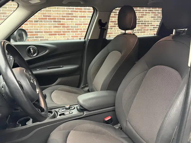 Mini Cooper Cooper view 10