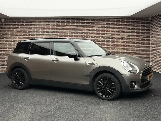 Mini Cooper Cooper view 3