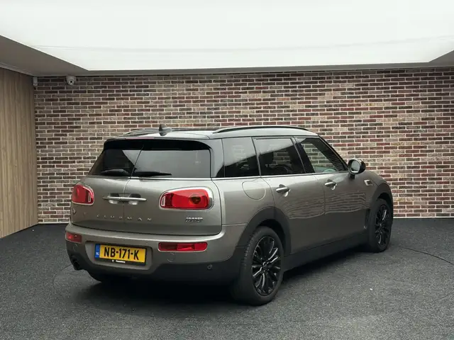 Mini Cooper Cooper view 2