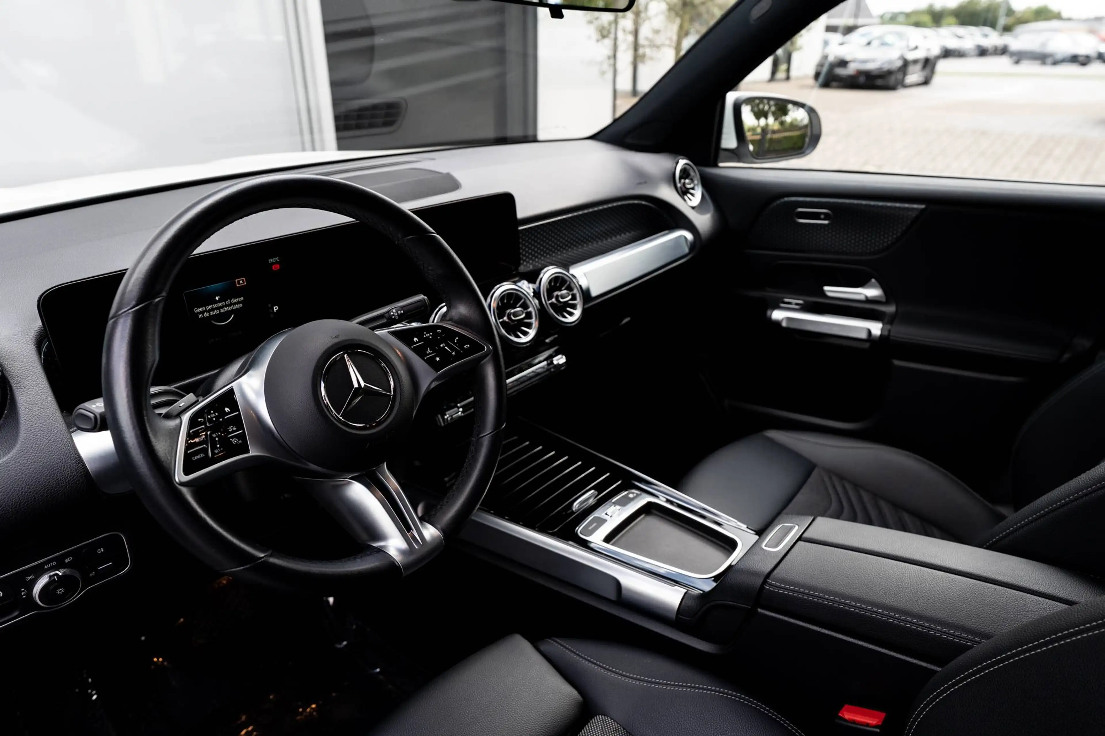 Mercedes-Benz EQB 250 + Progressive | Camera | CC | — photo 12