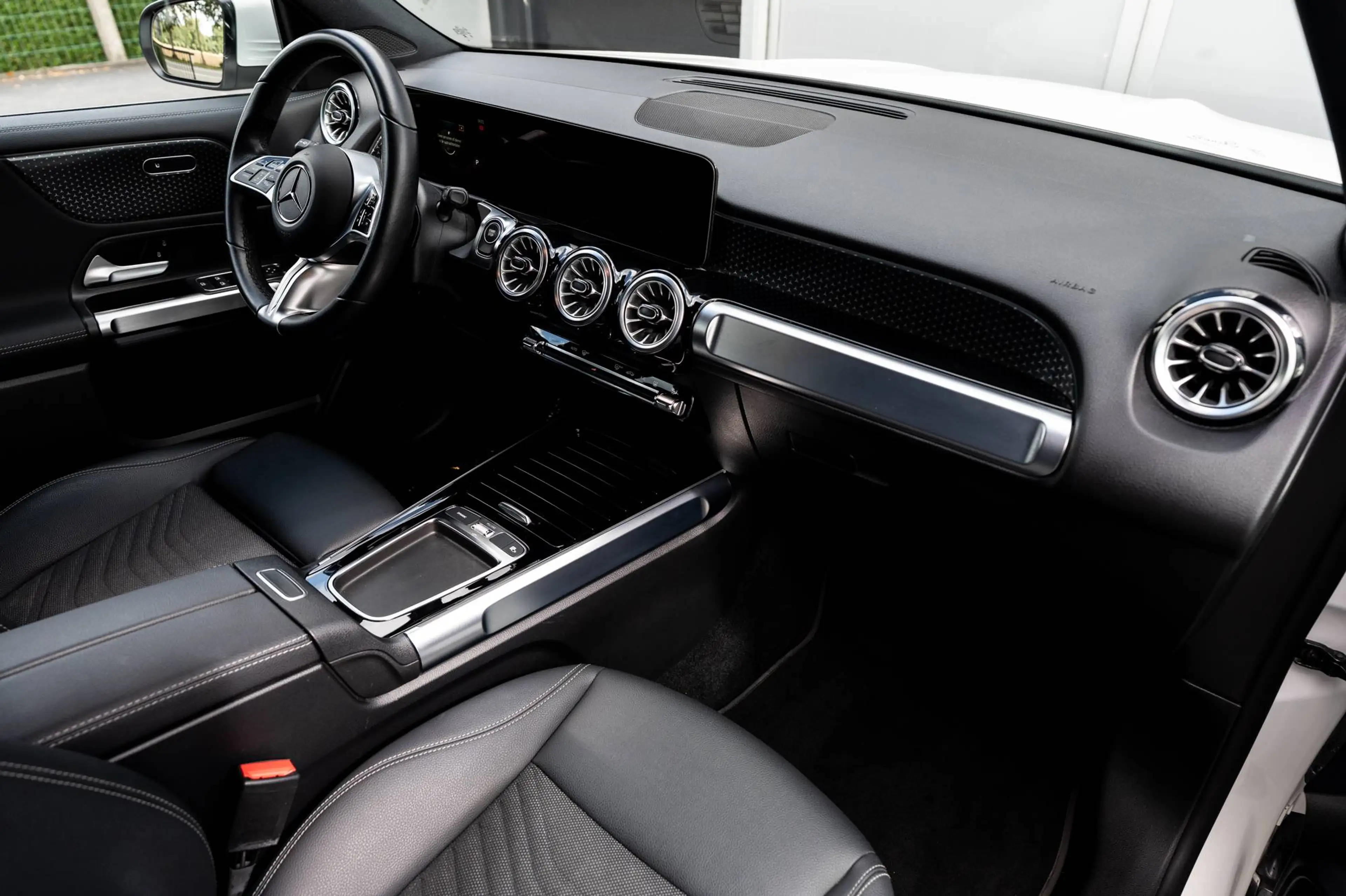 Mercedes-Benz EQB 250 + Progressive | Camera | CC | — photo 13