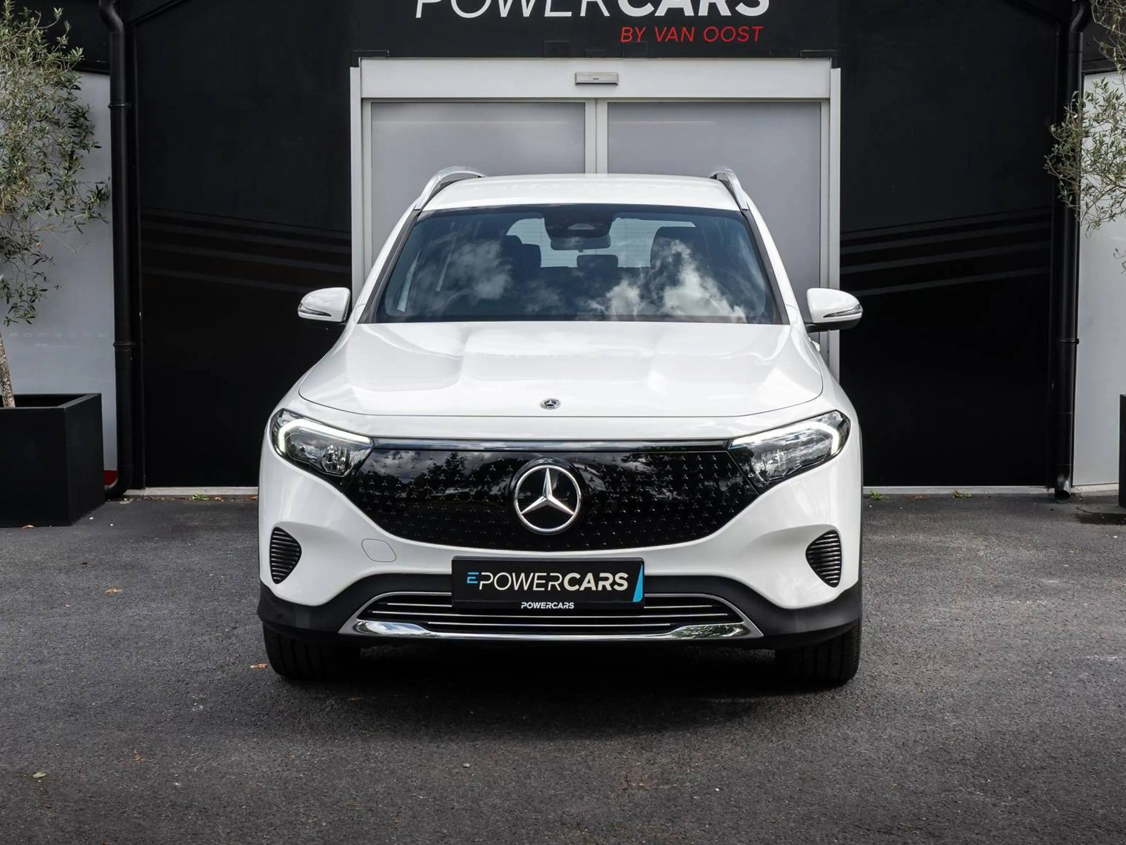 Mercedes-Benz EQB 250 + Progressive | Camera | CC | — photo 3