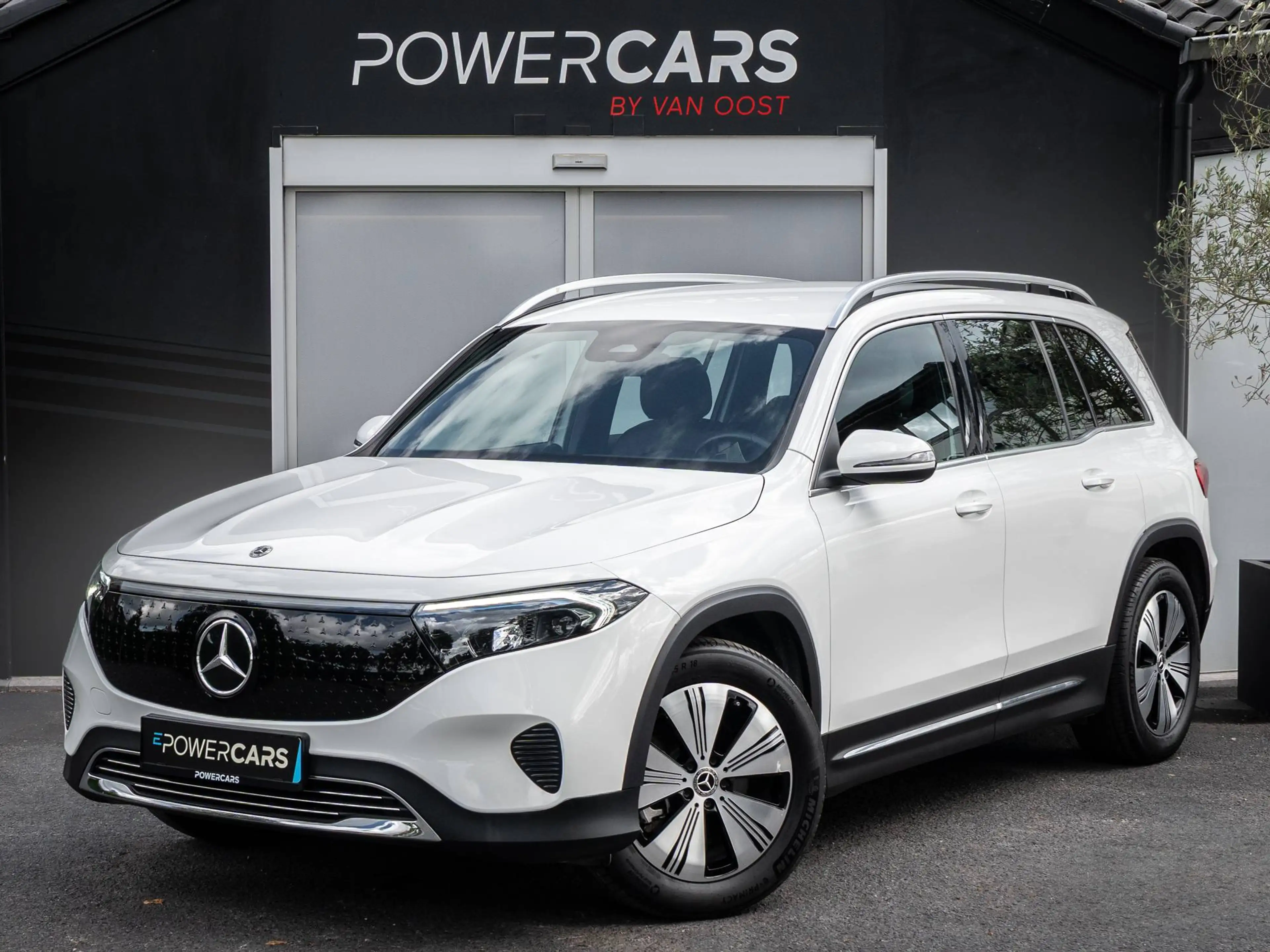 Mercedes-Benz EQB 250 + Progressive | Camera | CC |