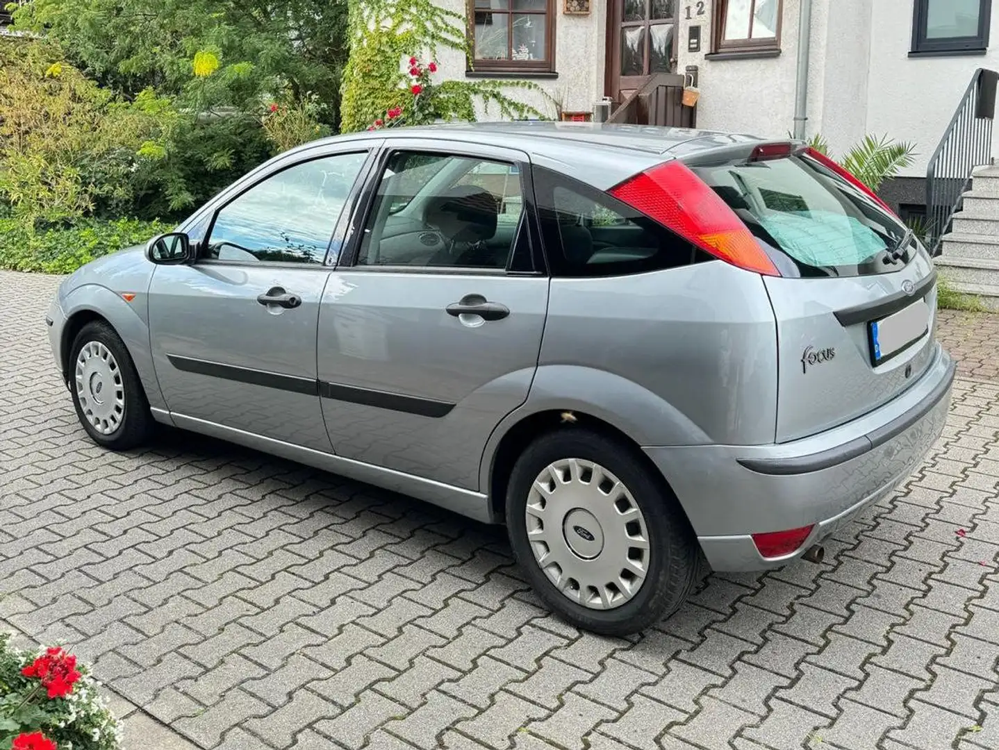 Ford Focus Ghia & vieles erneuert Grau - 2