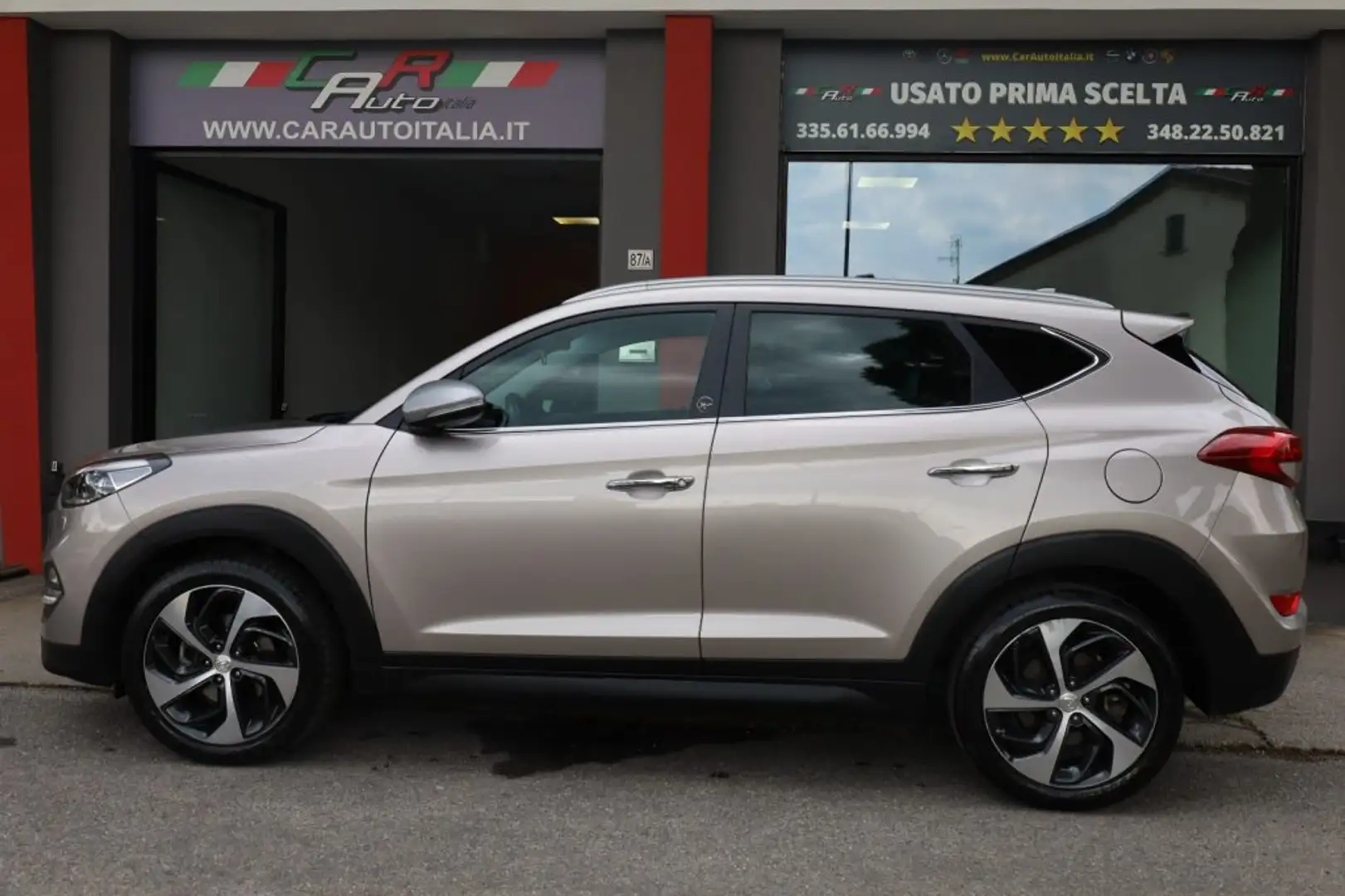 Hyundai TUCSON 1.7 CRDi DCT Sound Edition Navi Camera LED 19" Gris - 2