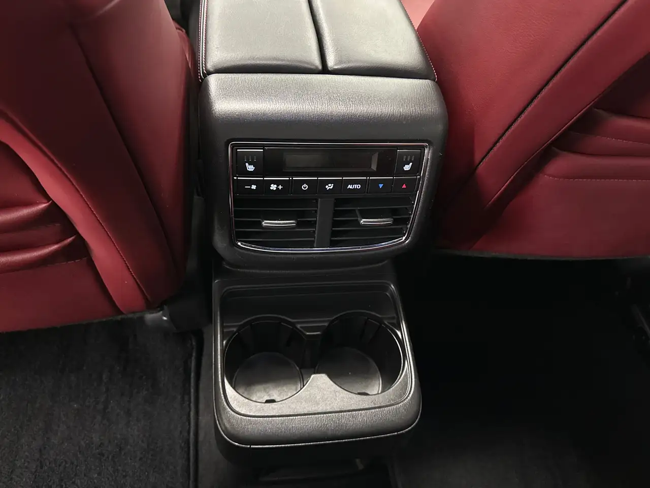 Mazda CX-9 снимка Mazda CX-9