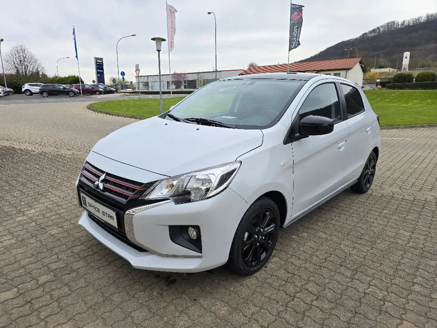 Mitsubishi Space Star Select+ Black1.2 MIVEC ClearTec 5-Gang Weiß - 1