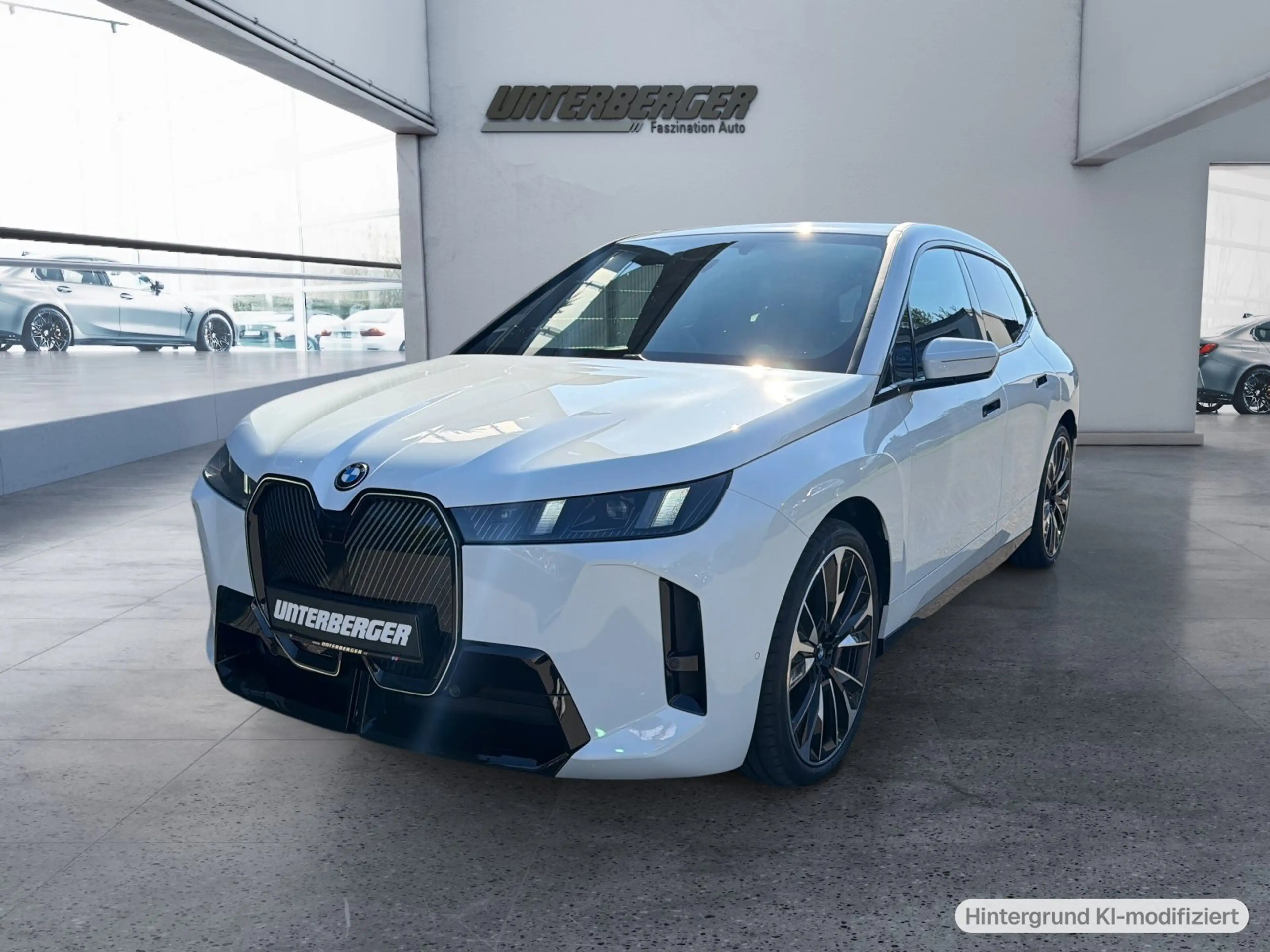 BMW iX xDrive45 M Sport AHK UPE: 99.900 EUR // 0,25%